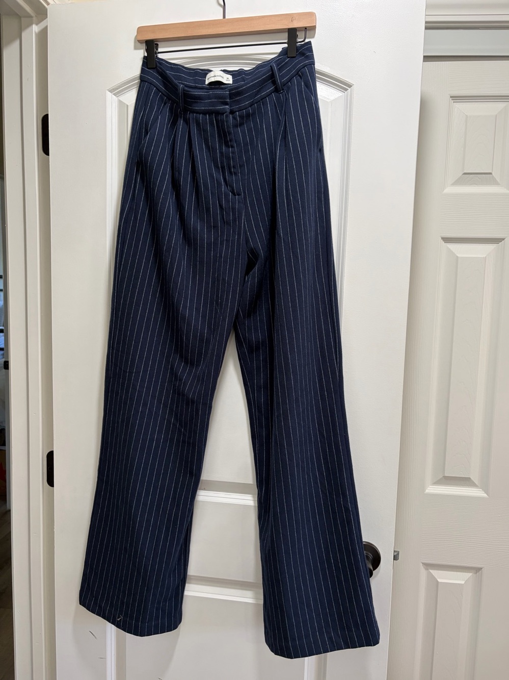 Abercrombie & Fitch Navy Blue Pinstripe Sloane Tailored Pants Medium M